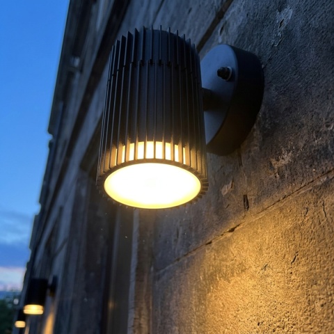 Nowoczesna lampa ogrodowa - kinkiet LANTHEA czarny IP44 klosz ryflowany GU10