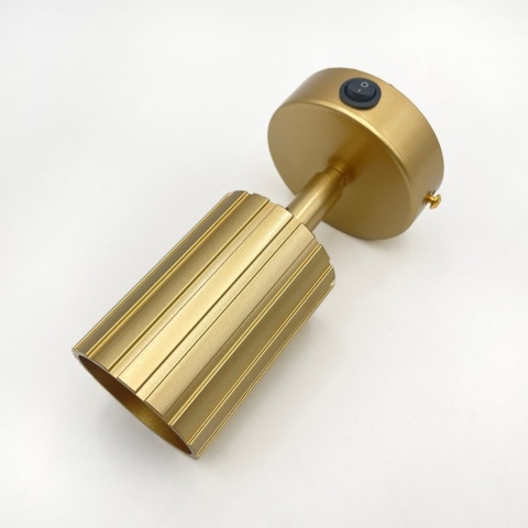 Kinkiet ścienny PRISMA z włącznikiem - złoty ryflowany klosz, GU10