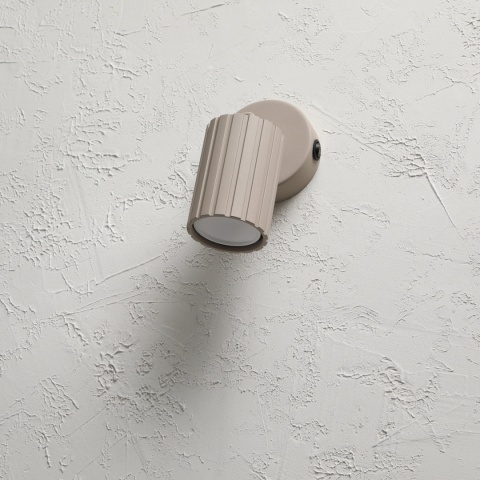 Kinkiet ścienny PRISMA z włącznikiem - beżowy ryflowany klosz, GU10